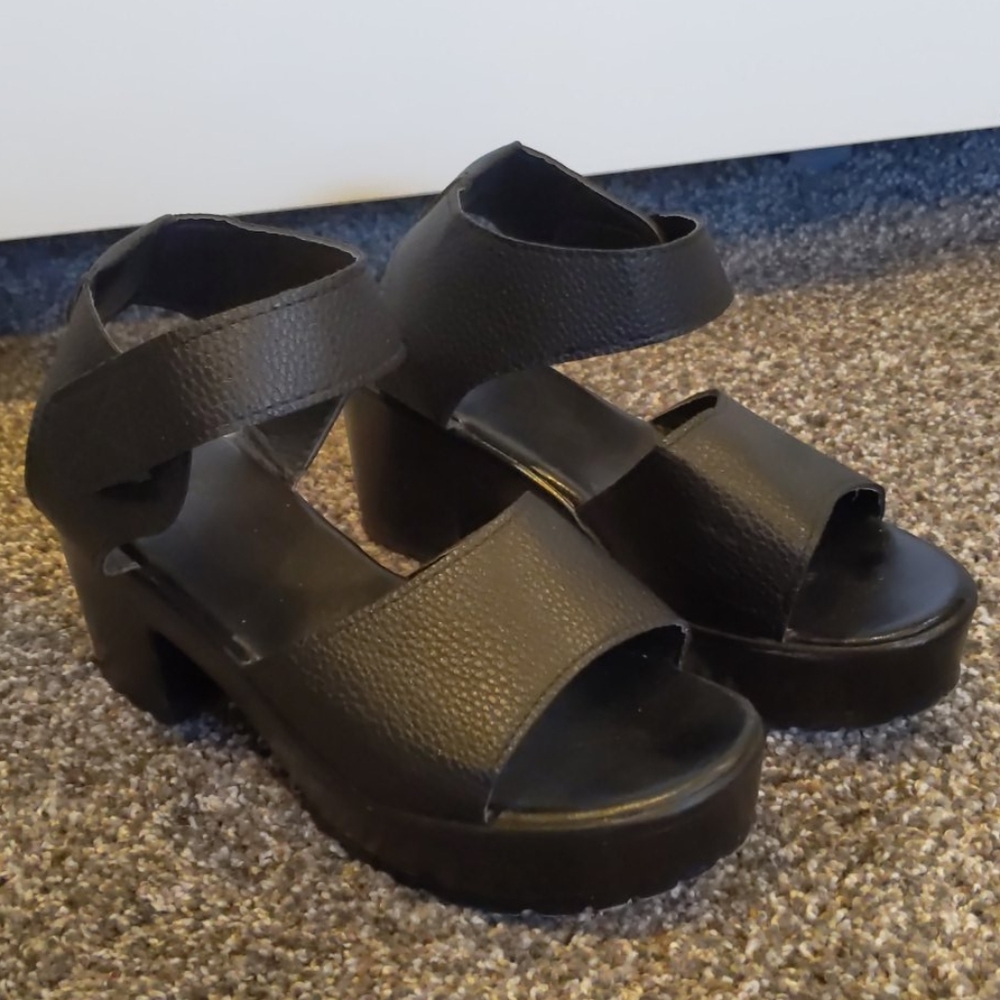black platform sandals